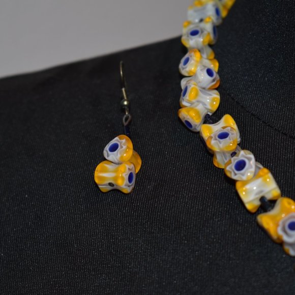 ❤ 4/$12 Beautiful Matching Blue/Yellow Necklace & Earrings - Picture 4 of 4